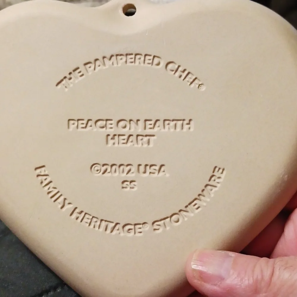 The Pampered Chef Prace on Earth Heart Cookie Mold